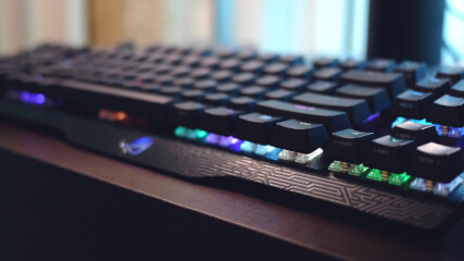 Обзор яркой игровой клавиатуры ASUS ROG Claymore